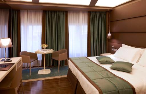 Harry's Bar Trevi Hotel & Restaurant - Housity