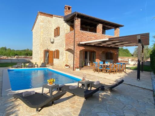 Villa Mani with private heated pool, free parking & pet friendly - Housity