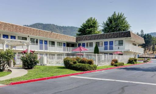 Motel 6-Grants Pass, OR - Housity