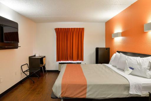 Motel 6-Toledo, OH - Housity