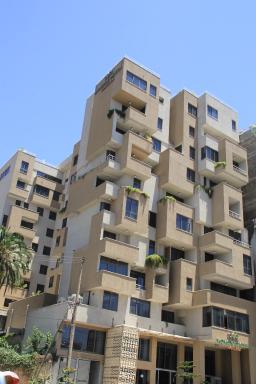 Momona Hotel - Housity