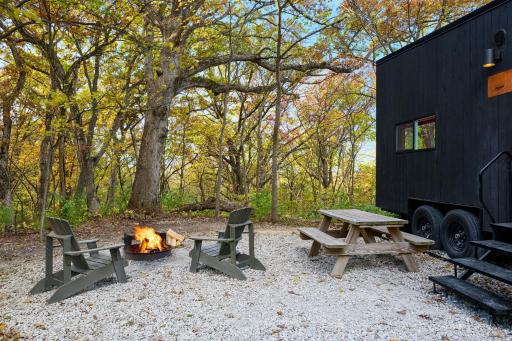 Postcard Cabins Starved Rock, Outdoor Collection by Marriott Bonvoy - Housity