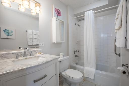 Aqua Aloha Surf Waikiki - Housity