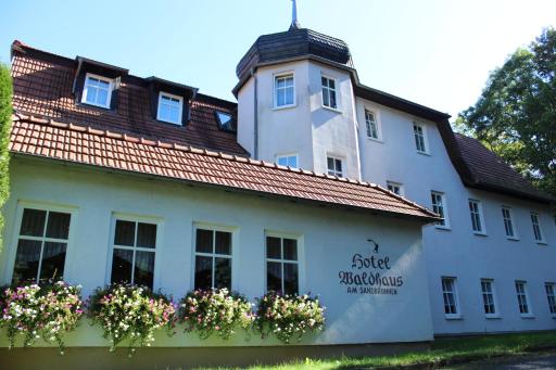 Hotel Waldhaus - Housity