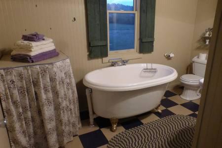 Mulberry Lavender Farm and B&B - Housity