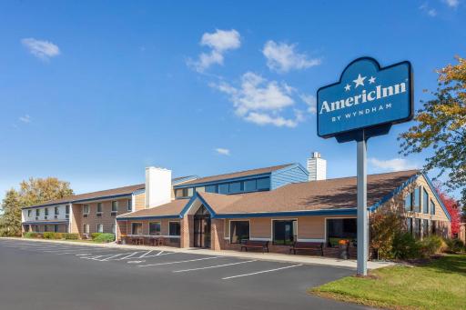 AmericInn by Wyndham Plymouth - Housity