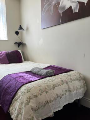 Love & Peace - Housity