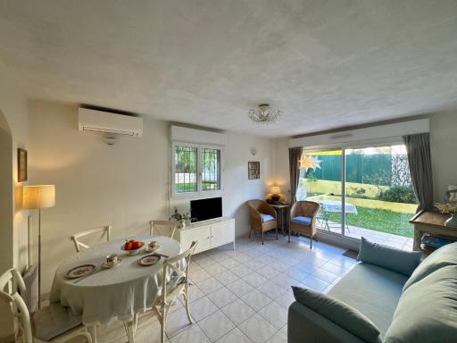 Villa Soraya , quiet location with big garden near beach and old town of NICE - Housity