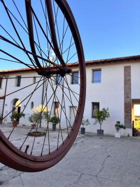 FORESTERIA LOMBARDA BED and BIKE CREMONA - Housity