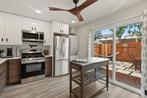 Contemporary Couples Getaway Near Austin Favorites - Loft 21 - Housity