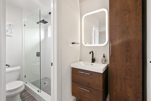 Contemporary Couples Getaway Near Austin Favorites - Loft 21 - Housity