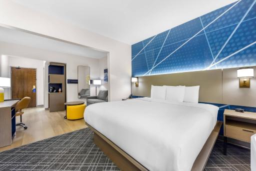 Comfort Suites London South - Housity
