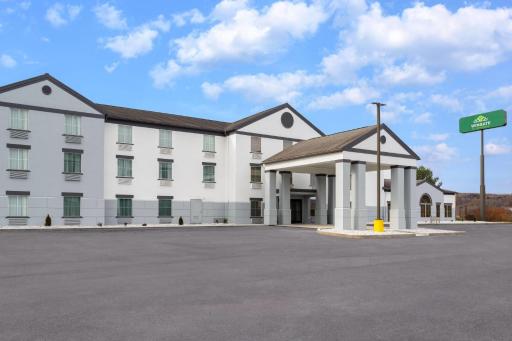 Wingate by Wyndham Clearfield - Housity