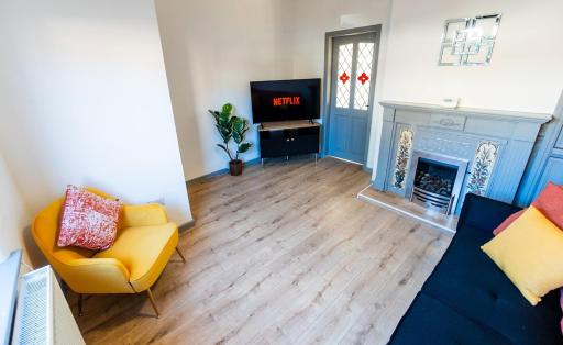 Cosy & Stylish Home in St Helens - Housity