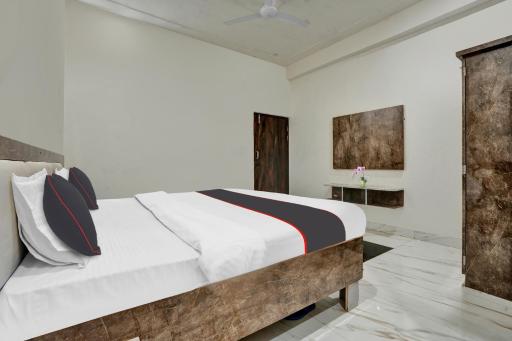 Collection O H.b. Palace & Restaurant - Housity