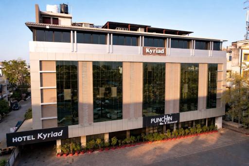 Kyriad Hotel Indore by OTHPL - Housity