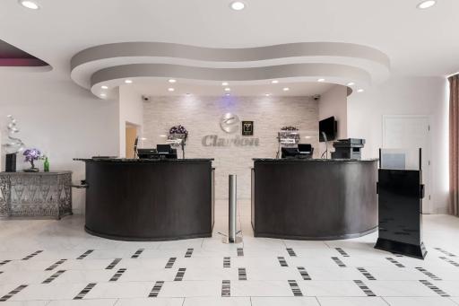 Clarion Inn & Suites Across From Universal Orlando Resort - Housity