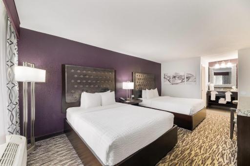 Clarion Inn & Suites Across From Universal Orlando Resort - Housity