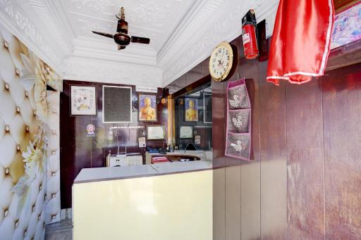 Hotel O Fridays - Housity