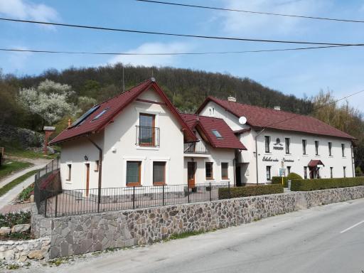 Penzión Skalná ruža - Kövirózsa panzió - Housity