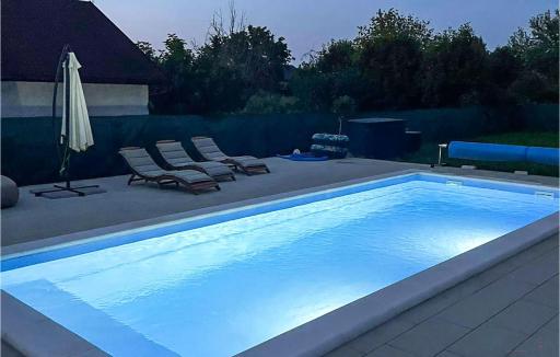 Stunning Home In Petrijevci - Housity