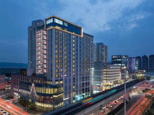 I Square Hotel - Housity