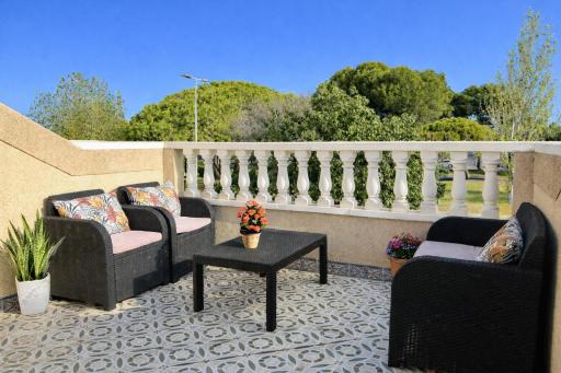 Casa Moolio - Private Holiday Home with Pool Access, Walk to Beach & Restaurants - Housity