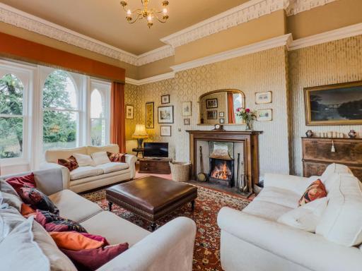 Eden Mount, Wetheral, characteful, spacious home overlooking village green, close to M6 - Housity