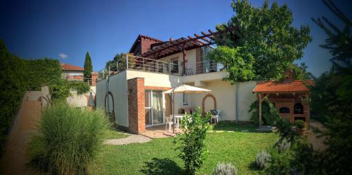 Naposdombi Apartmanok - Housity
