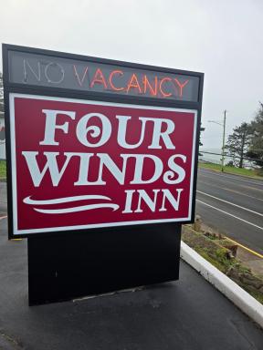 FourWinds INN - Housity