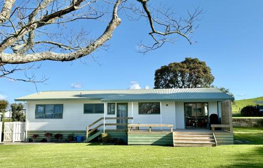 Waihi Getaway - Waihi Beach Holiday Home - Housity