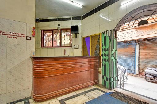 SPOT ON Dream Palace Guest House Near Marina Beach - Housity
