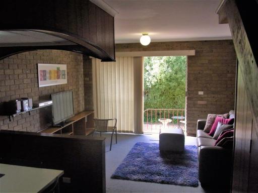 A Furnished Townhouse in Goulburn - Housity