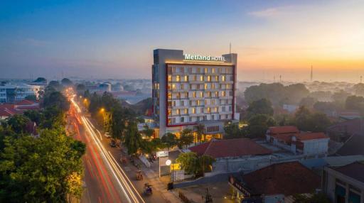 Metland Hotel Cirebon - Housity