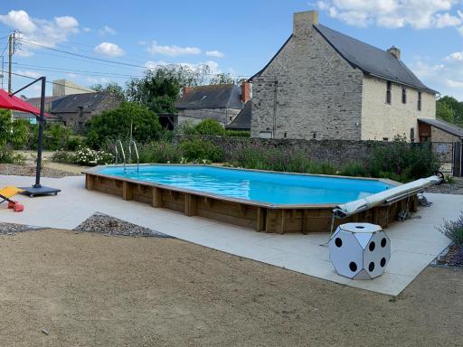 Maison spacieuse avec piscine chauffée, jardin clos et équipements de loisirs en pleine campagne - FR-1-306-1114 - Housity