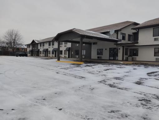Super 8 by Wyndham Morris - Housity