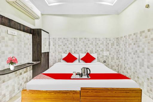 Super OYO Flagship Hotel Sridhar - Housity