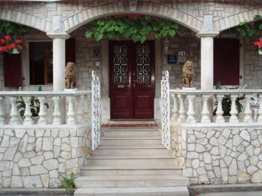 Apartments and Rooms Deskovic - Housity