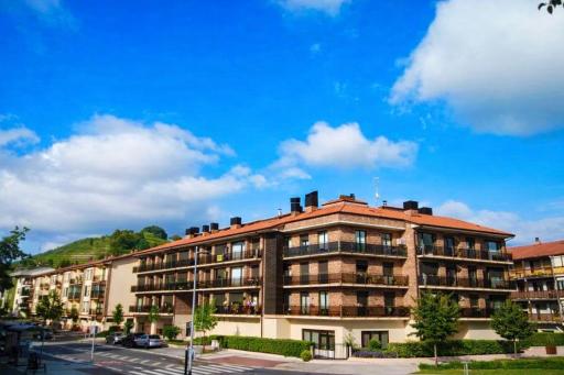 DUPLEX CARDELLY Parking gratuito a 5 min centro de SS Ideal familias - Housity