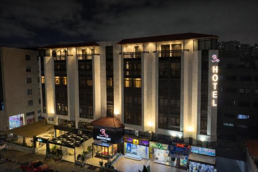 Red Carpet Hotel & Suites - Housity