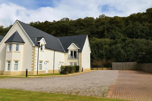 Conaglen, Glenloch View, Fort William 2-Bedroom Loch Side Flat - Housity