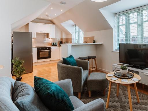 St Johns Penthouse Serviced Apartment, Bridgnorth - Housity