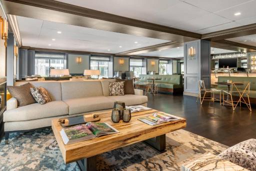 Cambria Hotel Houston Downtown Convention Center - Housity