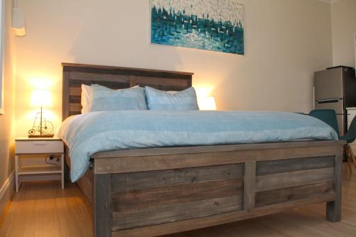 Smugglers Inn Studio Apartments - Housity