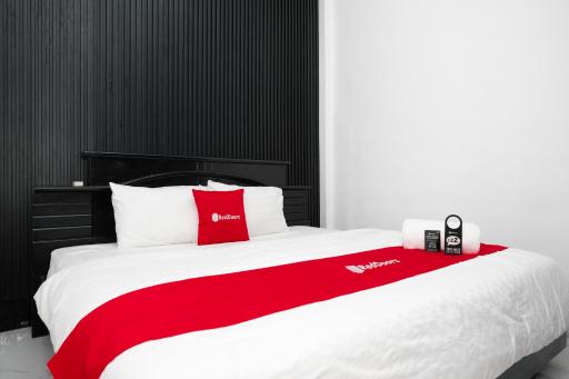 RedDoorz near RSUD dr Soewandhie 2 - Housity