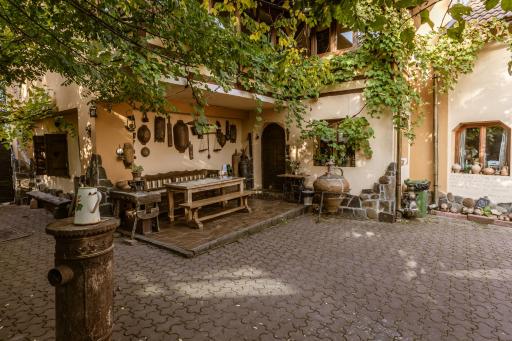 Arts and Crafts Guesthouse - Housity