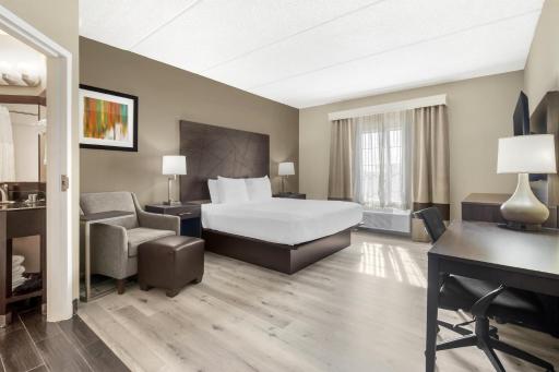 Comfort Suites Airport - Housity