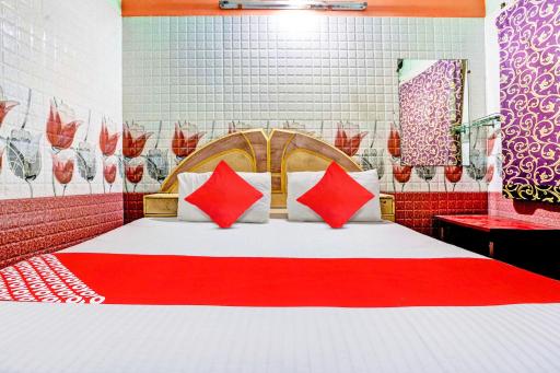 Super OYO Meera Guest House - Housity