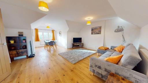 Stylish Georgian Apartment In An Ideal Location - Housity