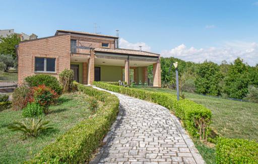 3 Bedroom Gorgeous Home In Torre Le Nocelle - Housity